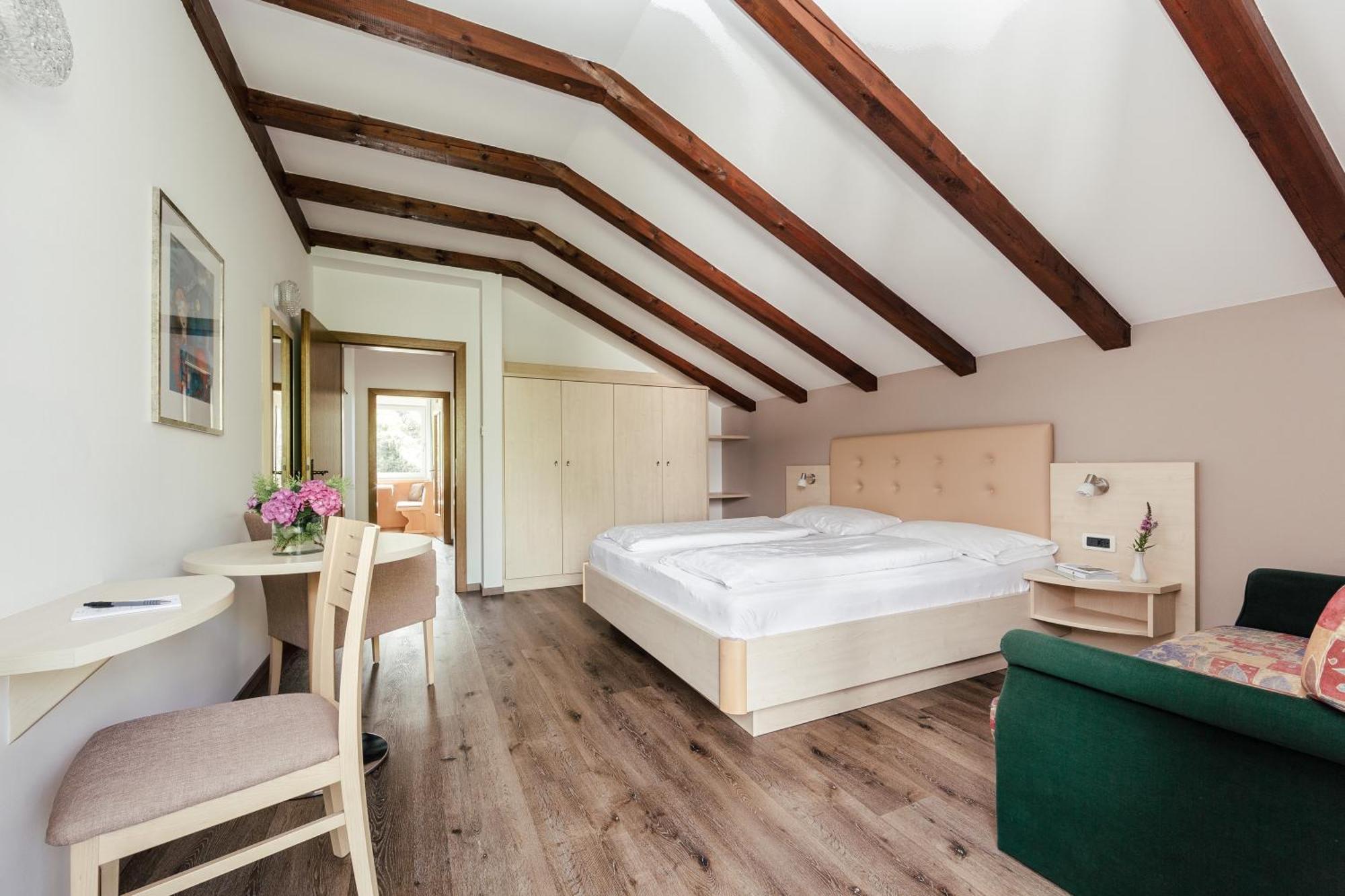 Hotel Garni Sirmian Merano Room photo